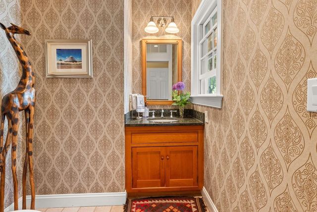 541 South Road, Hopkinton, NH 03229