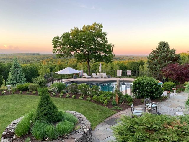 541 South Road, Hopkinton, NH 03229