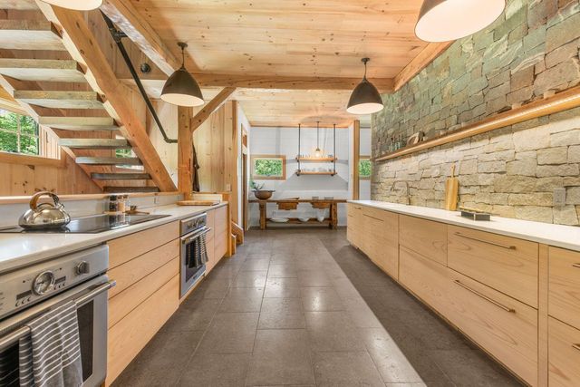 541 South Road, Hopkinton, NH 03229