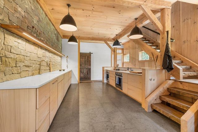 541 South Road, Hopkinton, NH 03229