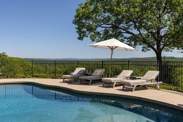 541 South Road, Hopkinton, NH 03229