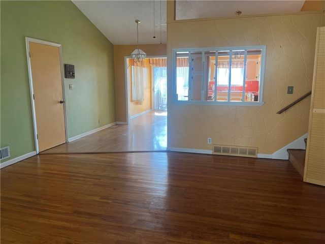 2403 NE 61st Terrace, Gladstone, MO 64118