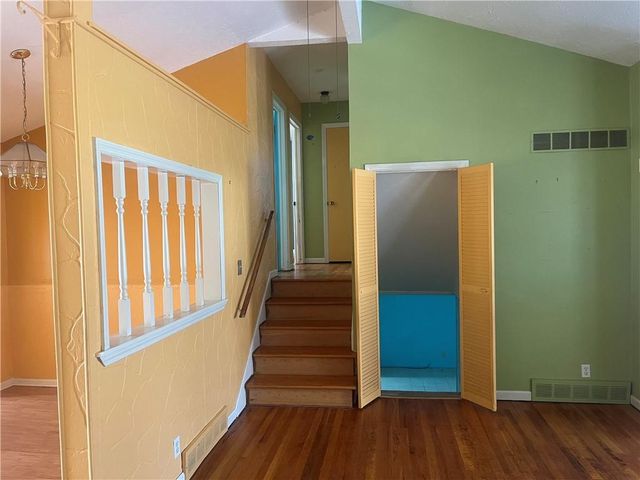 2403 NE 61st Terrace, Gladstone, MO 64118