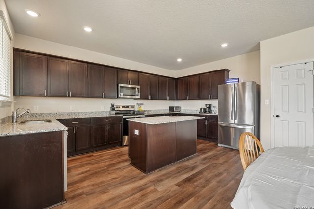 4037 SUN MEADOW LN, Seguin, TX 78155