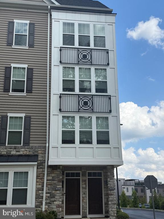 201 CHARLES ELLIS DR, Newtown Square, PA 19073