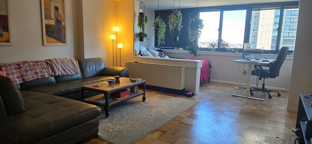 2 Hawthorne 16f, Boston, MA 02114