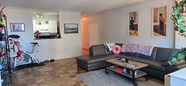 2 Hawthorne 16f, Boston, MA 02114