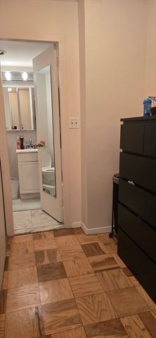 2 Hawthorne 16f, Boston, MA 02114