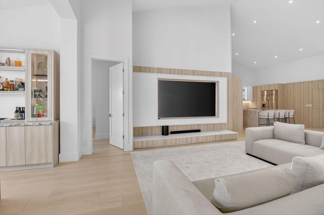 5846 NW 24th Avenue 202, Boca Raton, FL 33496