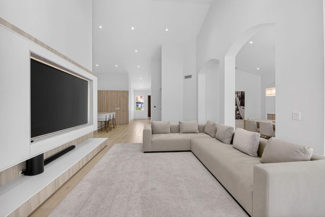 5846 NW 24th Avenue 202, Boca Raton, FL 33496