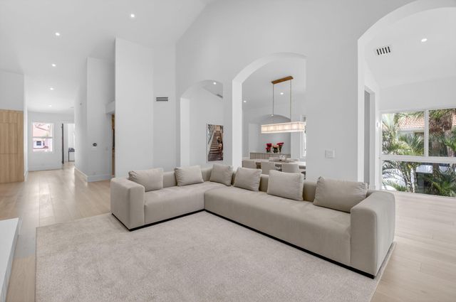 5846 NW 24th Avenue 202, Boca Raton, FL 33496