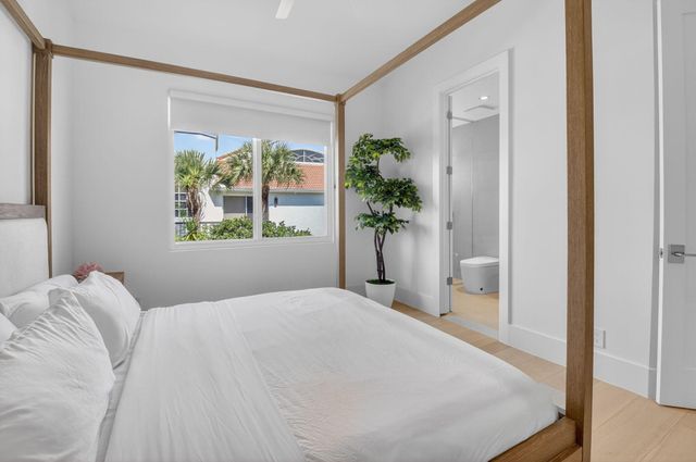 5846 NW 24th Avenue 202, Boca Raton, FL 33496