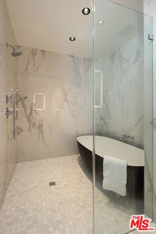 212 Bay St 103, Santa Monica, CA 90405