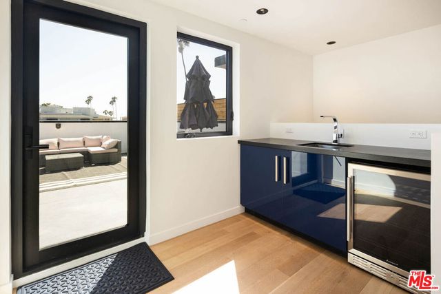 212 Bay St 103, Santa Monica, CA 90405