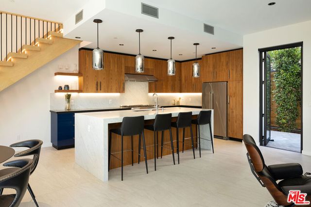 212 Bay St 103, Santa Monica, CA 90405