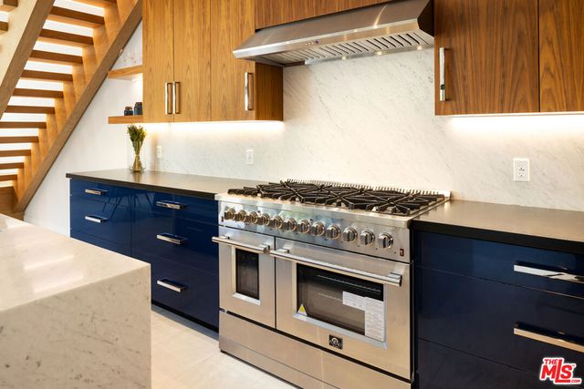 212 Bay St 103, Santa Monica, CA 90405