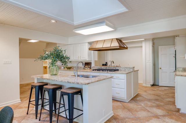 5498 N ANGELA RD, Memphis, TN 38120