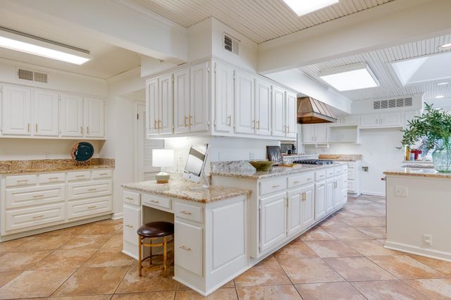 5498 N ANGELA RD, Memphis, TN 38120