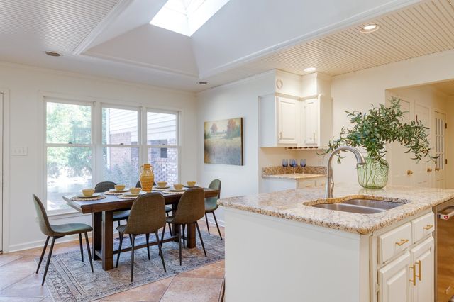 5498 N ANGELA RD, Memphis, TN 38120