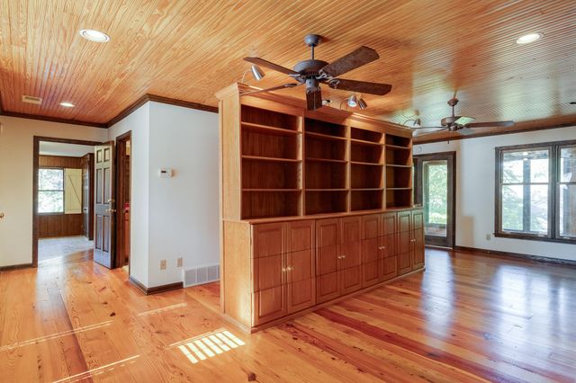 5498 N ANGELA RD, Memphis, TN 38120