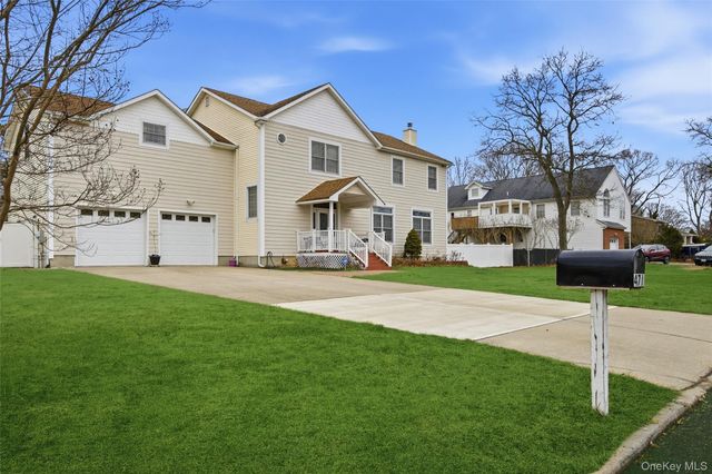 471 Southport Street, Ronkonkoma, NY 11779