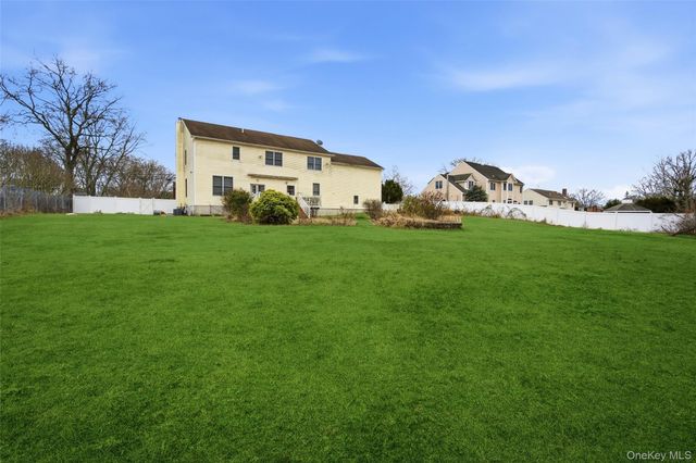 471 Southport Street, Ronkonkoma, NY 11779