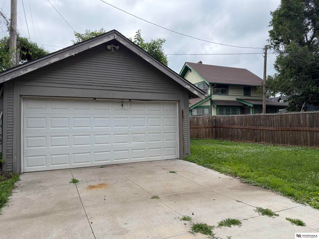 5916 N 24th Street, Omaha, NE 68110