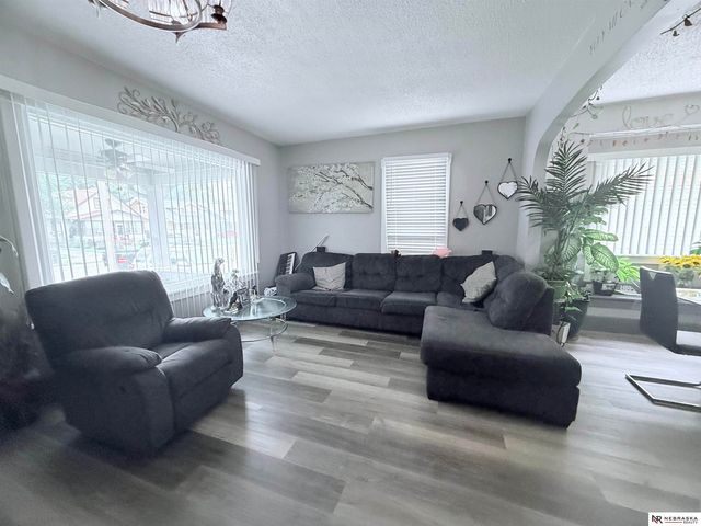 5916 N 24th Street, Omaha, NE 68110