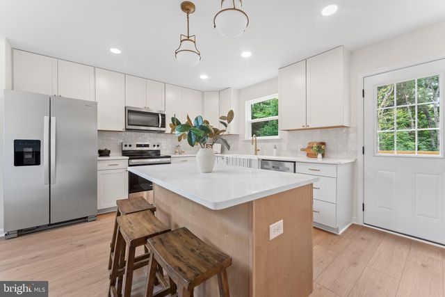 12308 PINEY LN, Remington, VA 22734