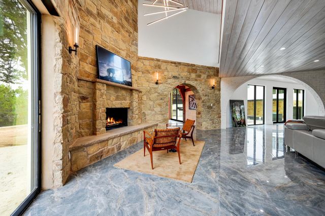 700 Rancho Grande DR, Wimberley, TX 78676