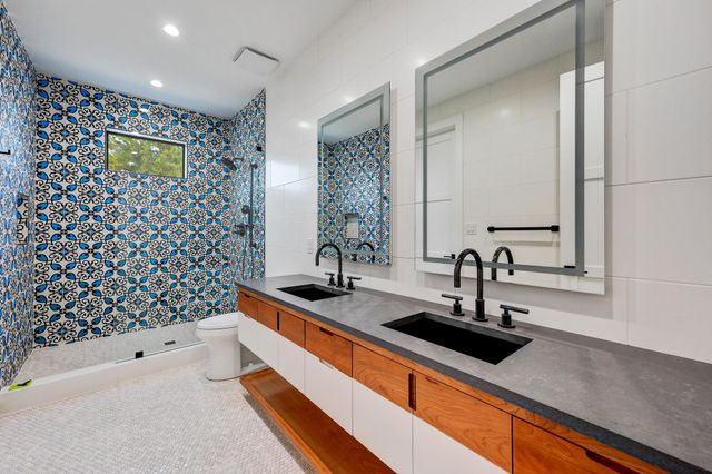 700 Rancho Grande DR, Wimberley, TX 78676