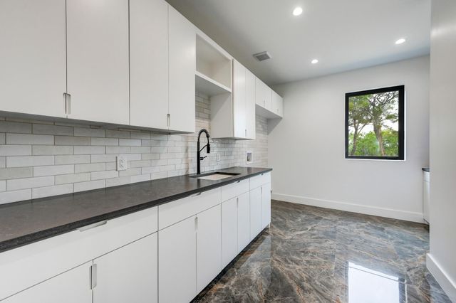700 Rancho Grande DR, Wimberley, TX 78676
