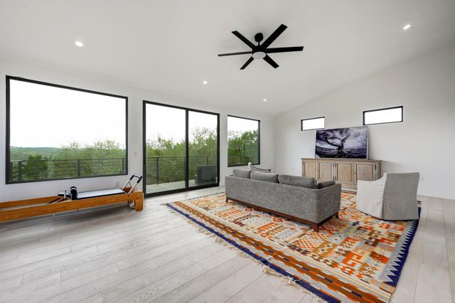 700 Rancho Grande DR, Wimberley, TX 78676