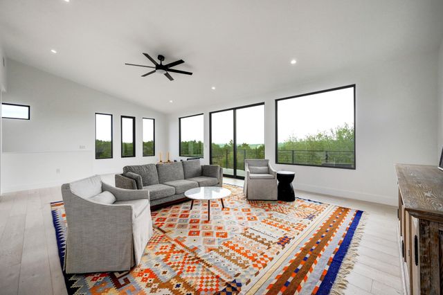 700 Rancho Grande DR, Wimberley, TX 78676