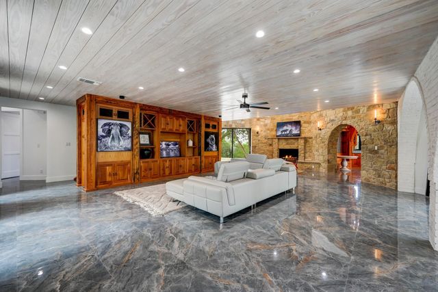 700 Rancho Grande DR, Wimberley, TX 78676