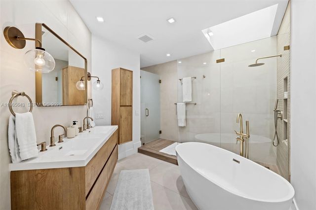 2662 NE 135th St, North Miami, FL 33181