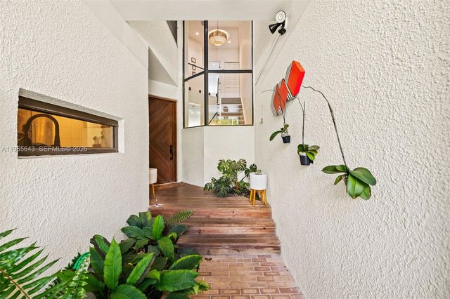 2662 NE 135th St, North Miami, FL 33181