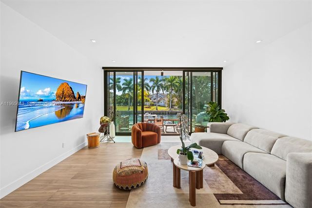 2662 NE 135th St, North Miami, FL 33181