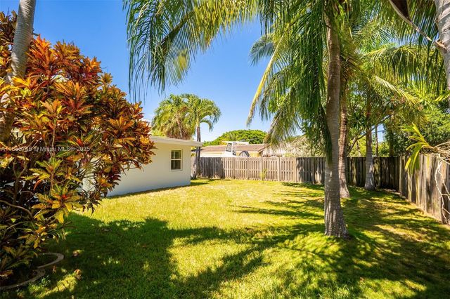 4010 NE 22nd Ave, Lighthouse Point, FL 33064