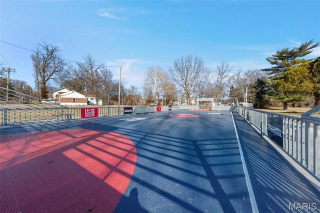 425 S Clark Avenue, Ferguson, MO 63135