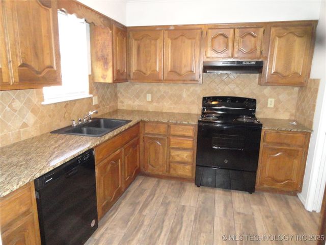 7302 S St Louis Avenue, Tulsa, OK 74136