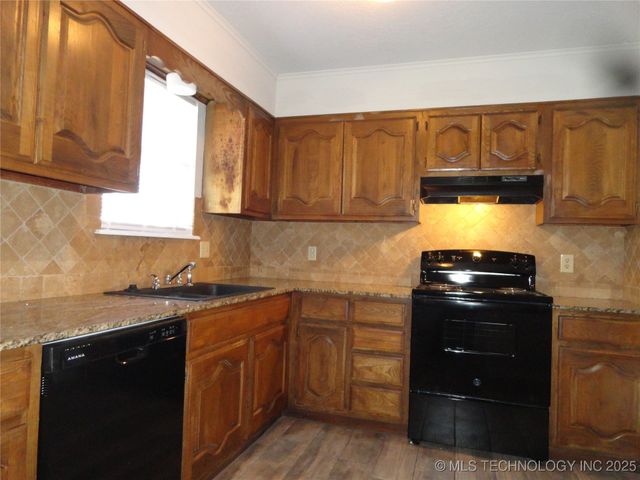 7302 S St Louis Avenue, Tulsa, OK 74136