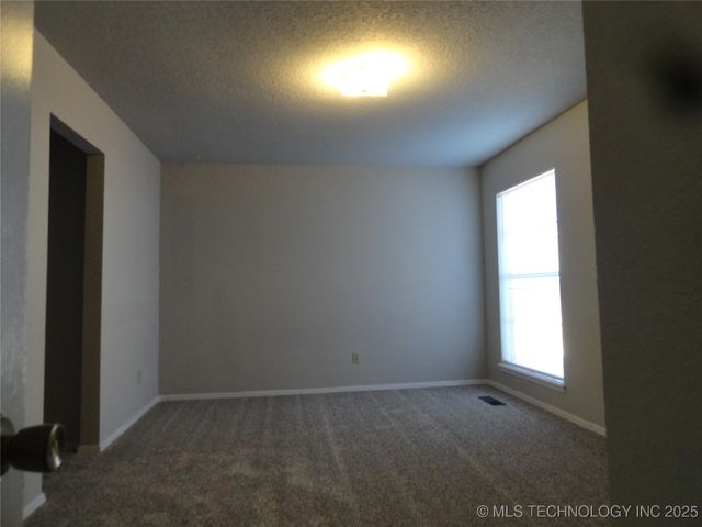 7302 S St Louis Avenue, Tulsa, OK 74136