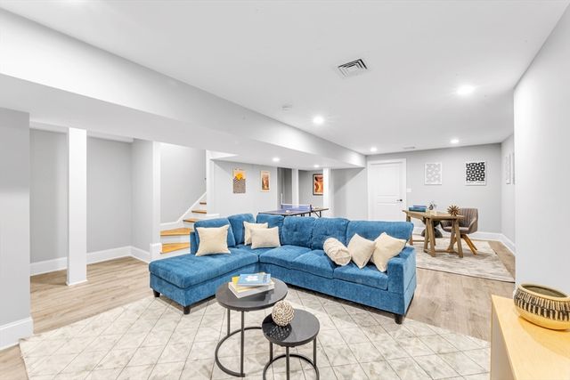 17 June Street 2, Boston, MA 02131