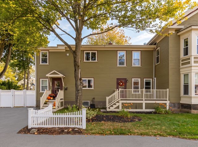33 Vine St 2, Melrose, MA 02176