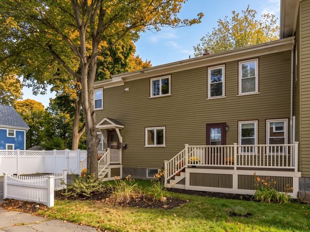 33 Vine St 2, Melrose, MA 02176