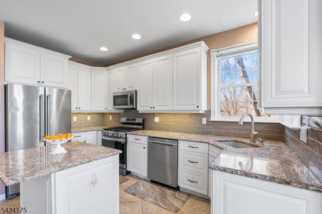 70 Hartley Ln, Bernards Twp., NJ 07920