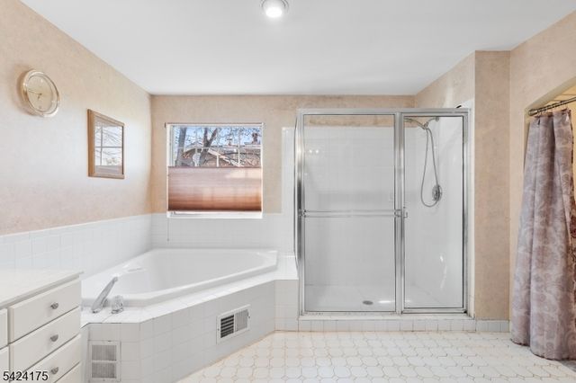 70 Hartley Ln, Bernards Twp., NJ 07920