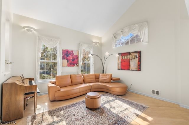 70 Hartley Ln, Bernards Twp., NJ 07920