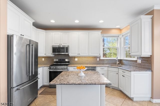 70 Hartley Ln, Bernards Twp., NJ 07920